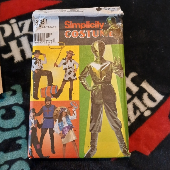 Simplicity Costumes Sewing Pattern Alien & More - Picture 2 of 4